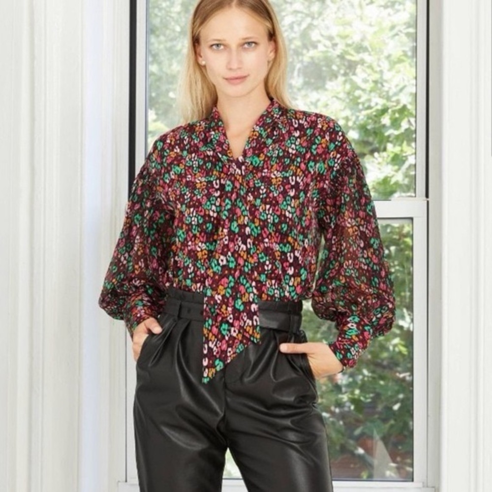 Who What Wear Multi Animal Blouse Medium NWT